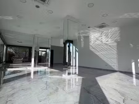 local commercial 80m2