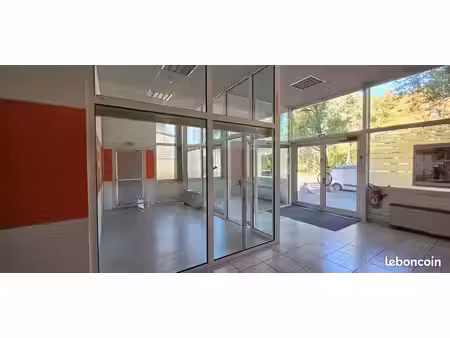 local commercial 64 m²