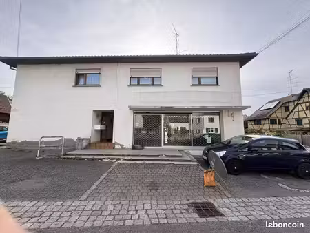 local commercial 243 m²
