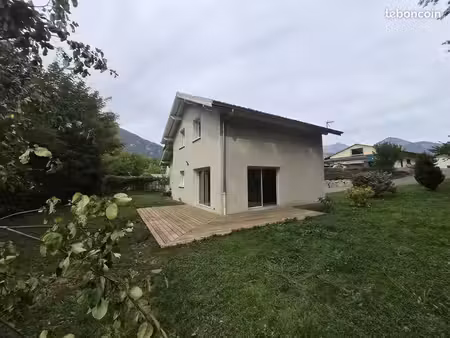 maison 3 pièces 100 m²