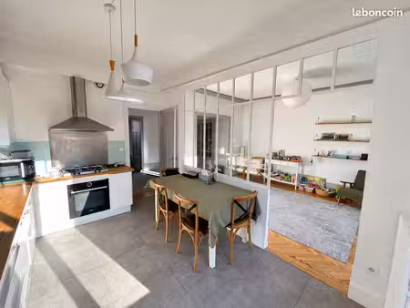 appartement de charme 83 m² – 2 chambres  balcons et cave – annecy