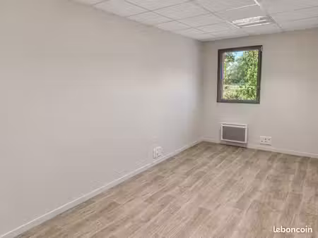 bureaux à louer 51m²