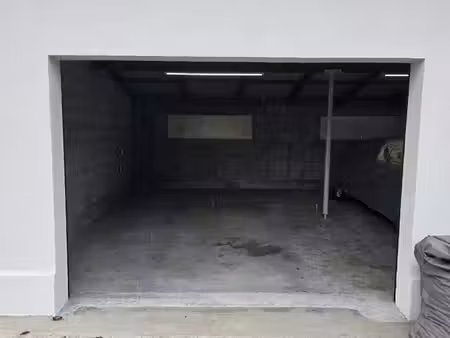 location 3 garage