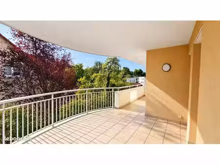 à louer – magnifique t3 avec grand salon  grande terrasse  garage et cave –limite rebberg