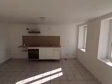 maison ? avec jardin ? et 2 chambres ?
