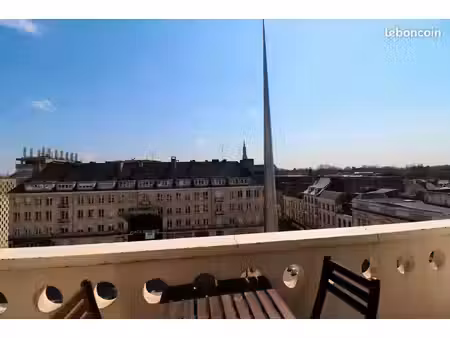 appartement t2 meublé place d'armes avec balcon cave et parking