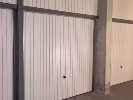 garage fermé dans sous sol sécurisé