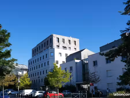 local 77 m² annecy