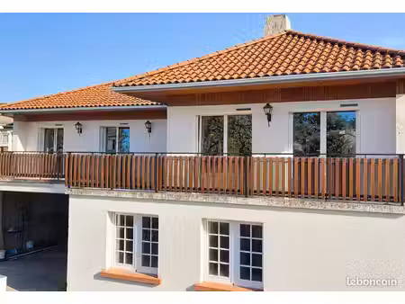 maison traditionnelle 132 m2+atelier 190 m2+t1 à rénover