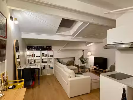grand studio rénové - secteur parc de blossac
