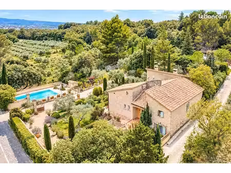 villa 6 pièces 227 m²