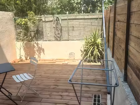 local coworking aménagé avec terrasse