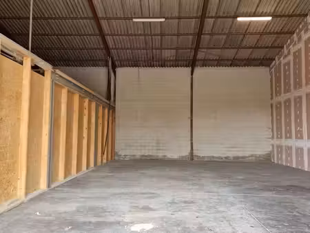 local de stockage 150 m2