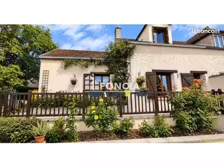 maison 6 pièces avec dépendances sur env. 1 750 m² de terrain