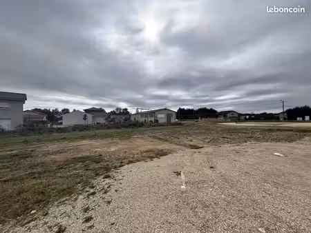 terrain 608 m² sandrans