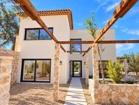 propriété 4 pièces 137 m²