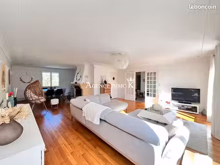 maison 9 pièces 226 m²