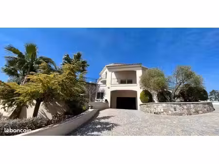villa d’exception de 200 m² avec vue mer panoramique – saint-aygulf