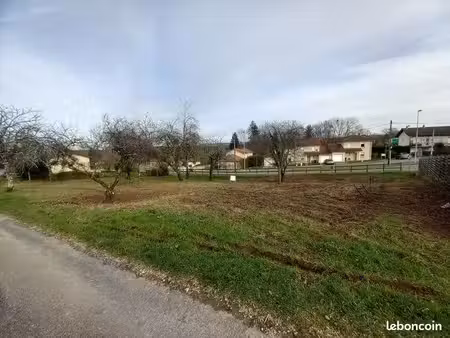 terrain constructible 922 m² – cormoz (01560)