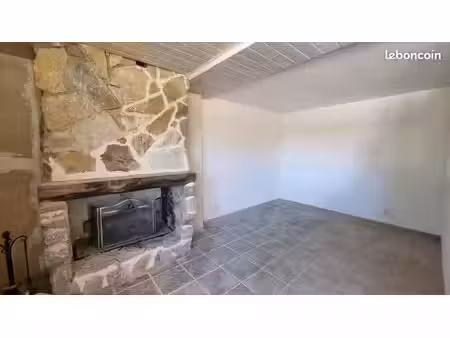 studio de 32 m² en rez-de-chaussée – terrasse jardinée  2 parkings et faibles charges