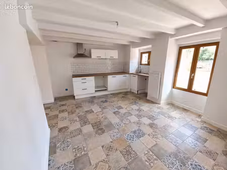 maison de ville t3 – 71 m² – entièrement rénovée – 2 chambres