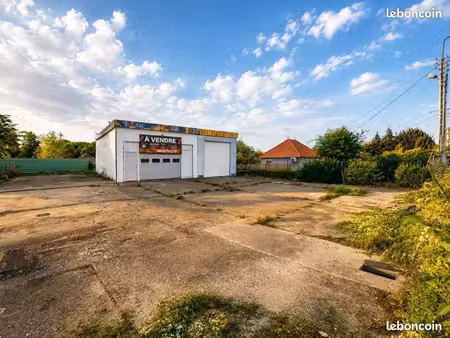 local / atelier 150 m² sur environ 800 m² – poitiers