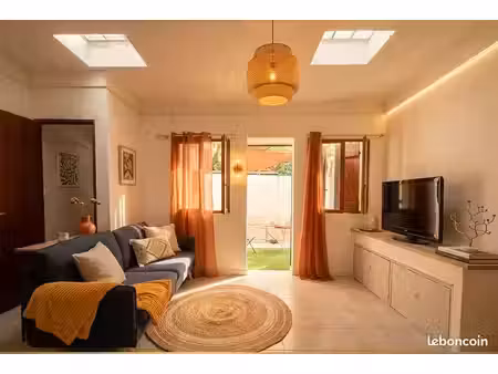 rare t2 46 m² avec cour privée et celliers - secteur castigneau