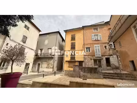 brignoles - monopropriété de 3 appartements au coeur de la cité brignolaise en pleine expa