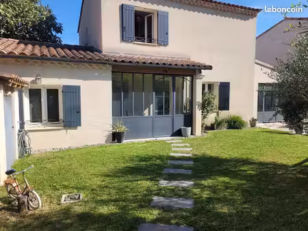 villa 4 chambres avec piscine à vedène