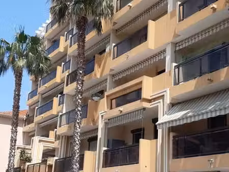 particulier vend t2 cabine au lavandou ( var)