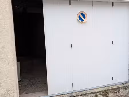 garage ferme facile d acces centre villers