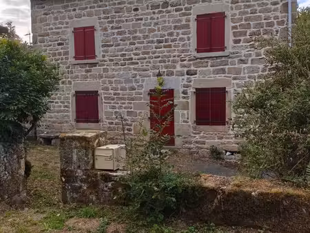 maison en pierres avec sa propriété