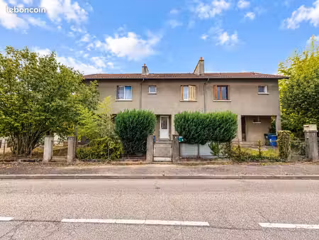 maison de 90 m² avec garage et terrasse