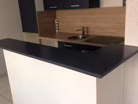 t2 37 m² pkg sous-sol proche cité scolaire providence