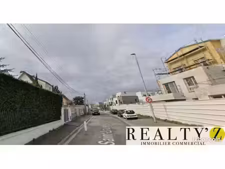 local commercial 250 m²