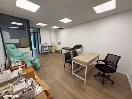 pièce local cabinet partagé 22m2
