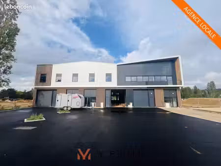 local d'activite 991 m² plaisir