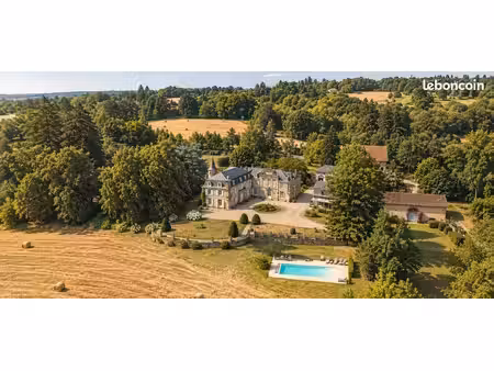 chateau 25 pièces 745 m²