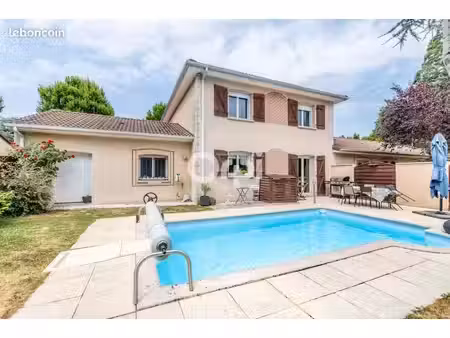 propriété 4 pièces 120 m²