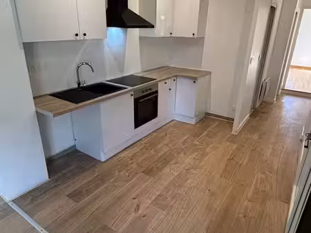 appartement t3 rénové 59 m² avec cour fermée – centre ambérieu