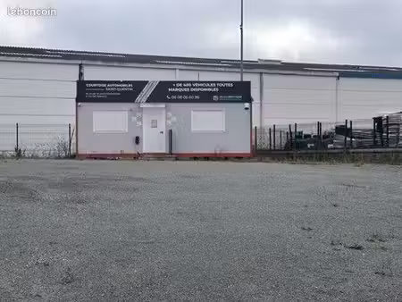 parc automobile clôturé 900 m² + bureaux – zone auto – 2 000 ht