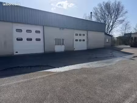 hangar et bureau
