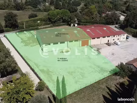 local industriel 930 m²