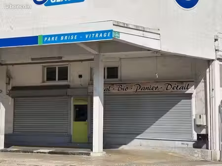 local commercial centre ville