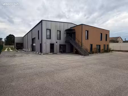 local 1580 m² bollene