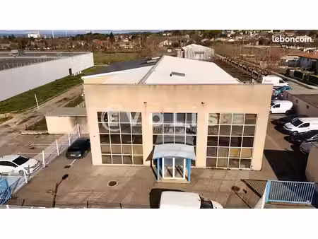local d'activité 850 m²