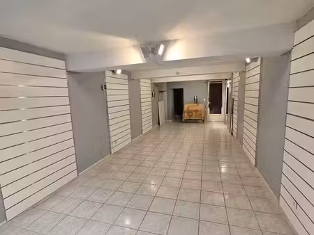 local commercial centre ville