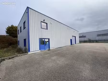 local d'activité 305 m²