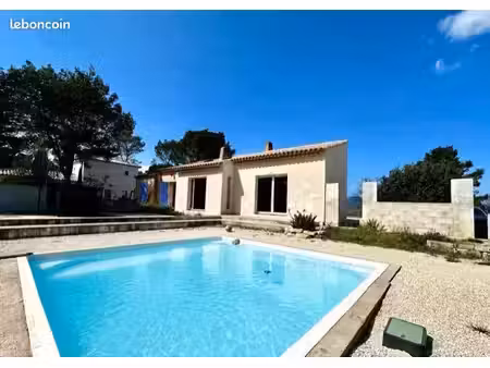 maison individuelle dans écrin de verdure