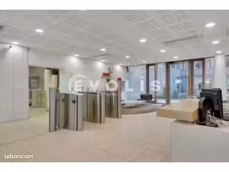 bureaux 4 439 m²